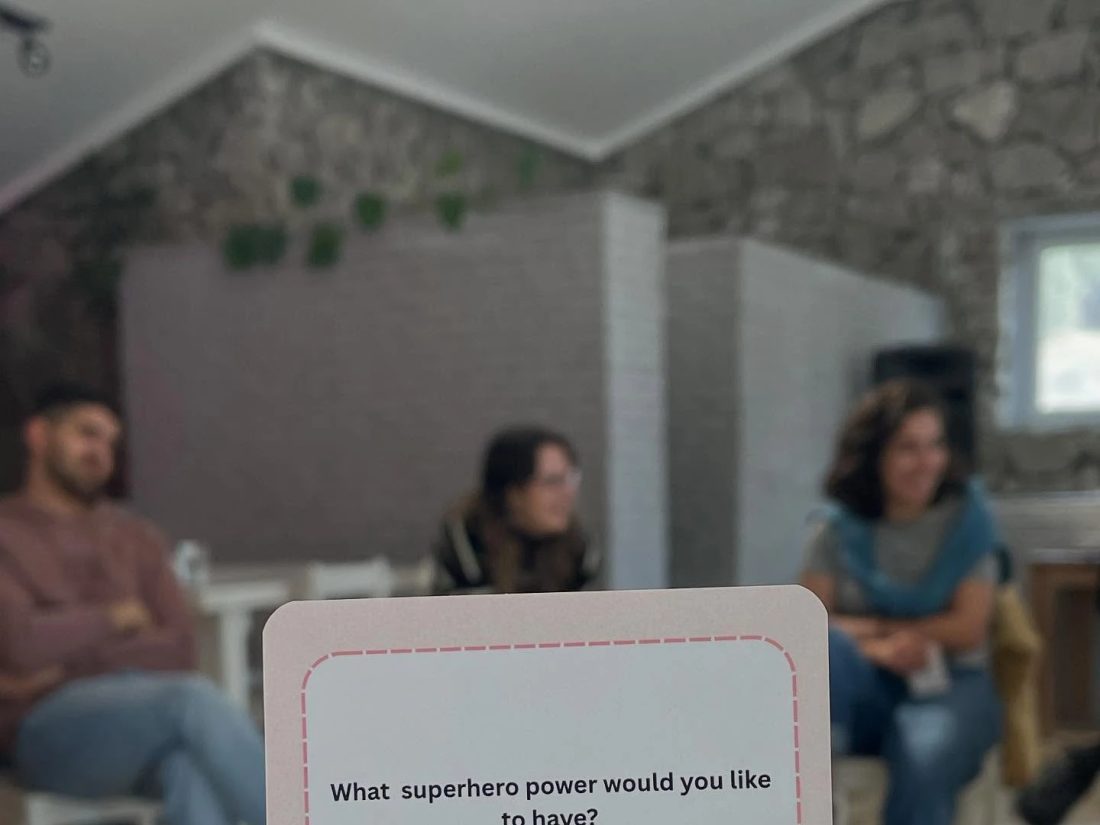 A connection prompt card held up during a session